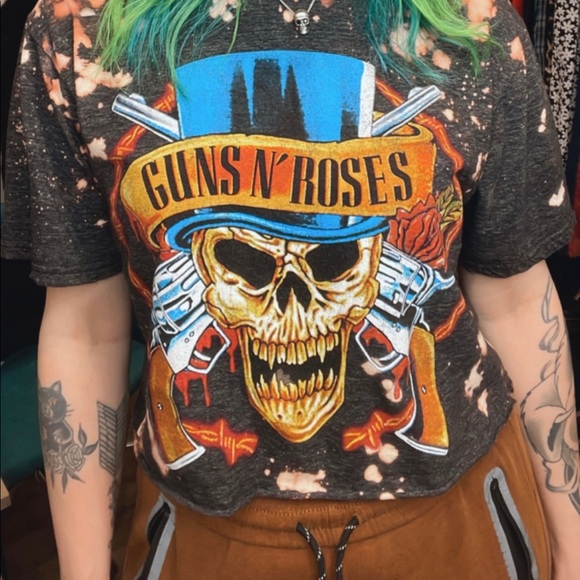 Gun N Roses Distressed Cropped Tee - Picture 4 of 6